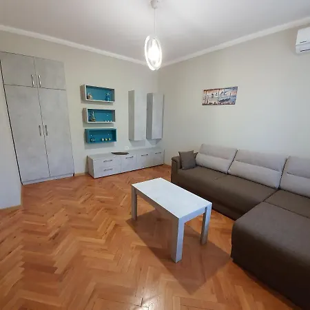 Danny Apartment *