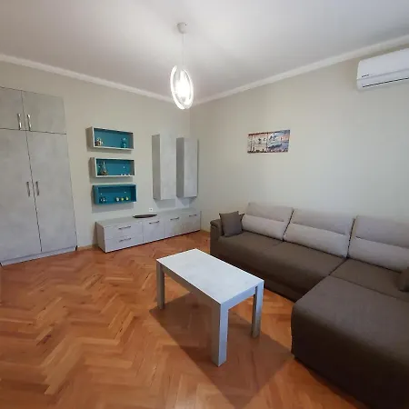 Danny Apartment *