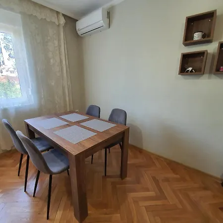 Danny Apartment *