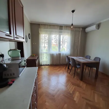 Danny Apartment *