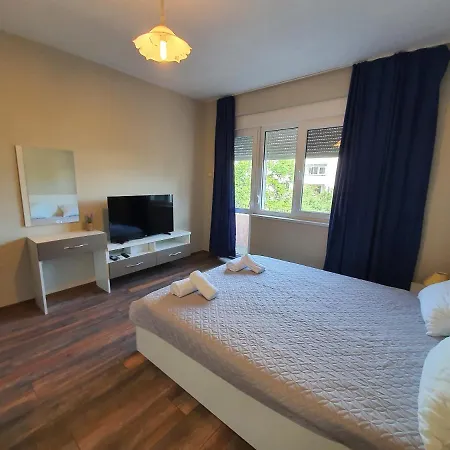 Danny Apartment *